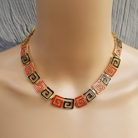 GIVENCHY VINTAGE RARE GOLDTONE WITH BLACK & RED ENAMEL LOGO COLLAR  NECKLACE - Picture 1 of 10